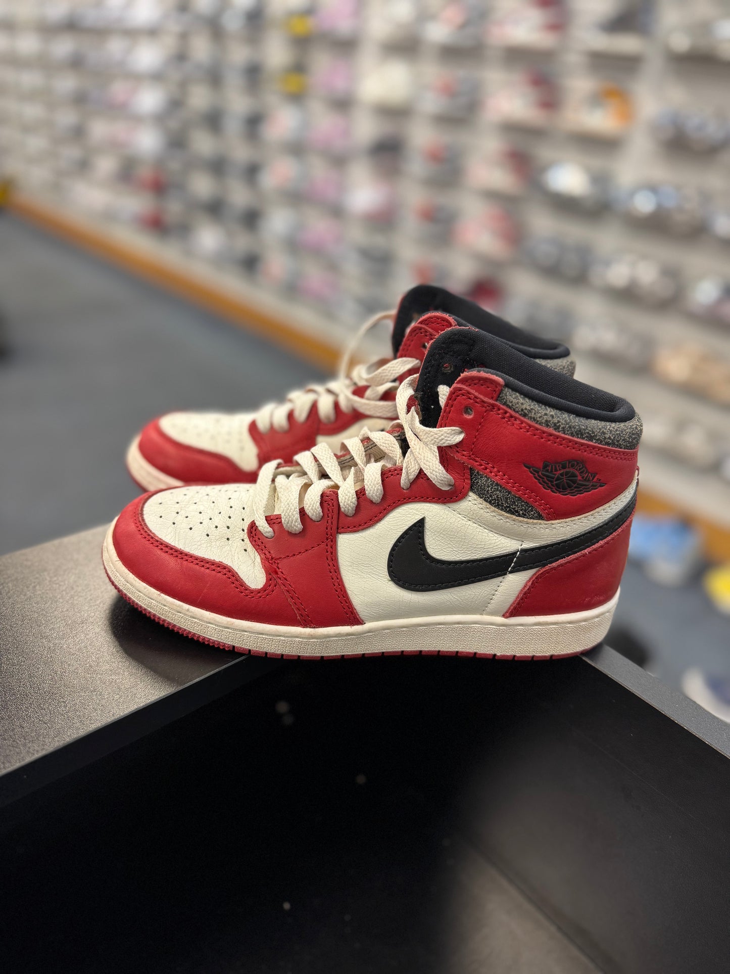 *USED* Jordan 1 Retro High OG Chicago Lost and Found