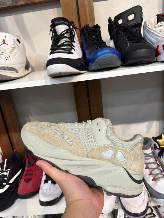 *USED* Yeezy 700 Salt