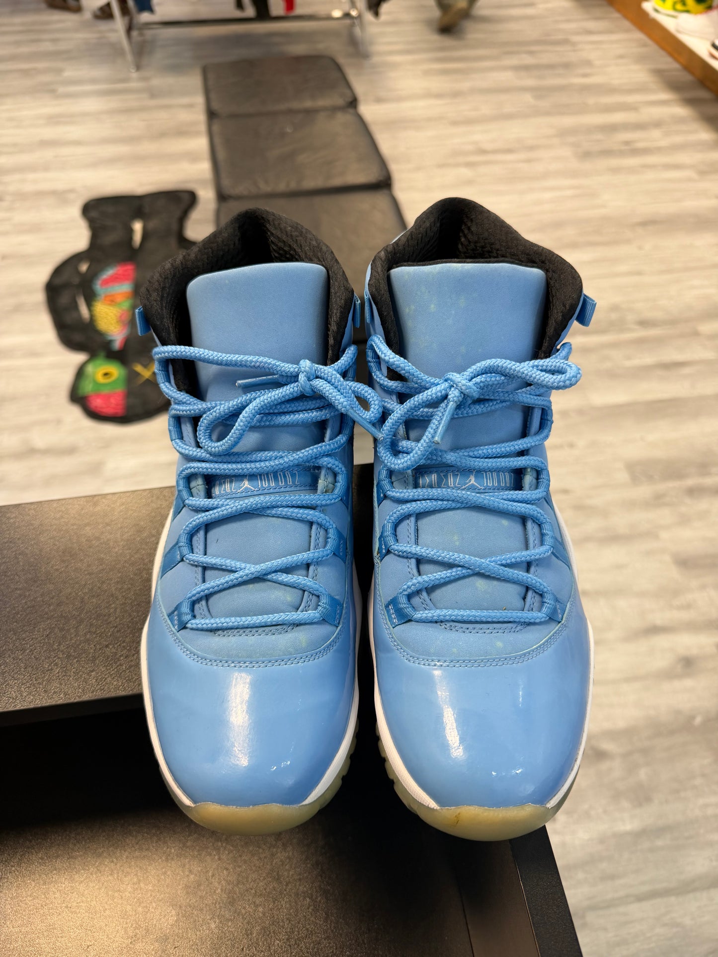 *USED* Jordan 11 Retro Pantone