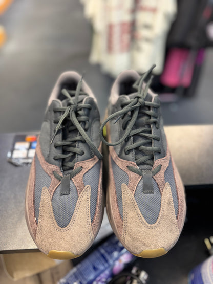 *USED* adidas Yeezy Boost 700 Mauve