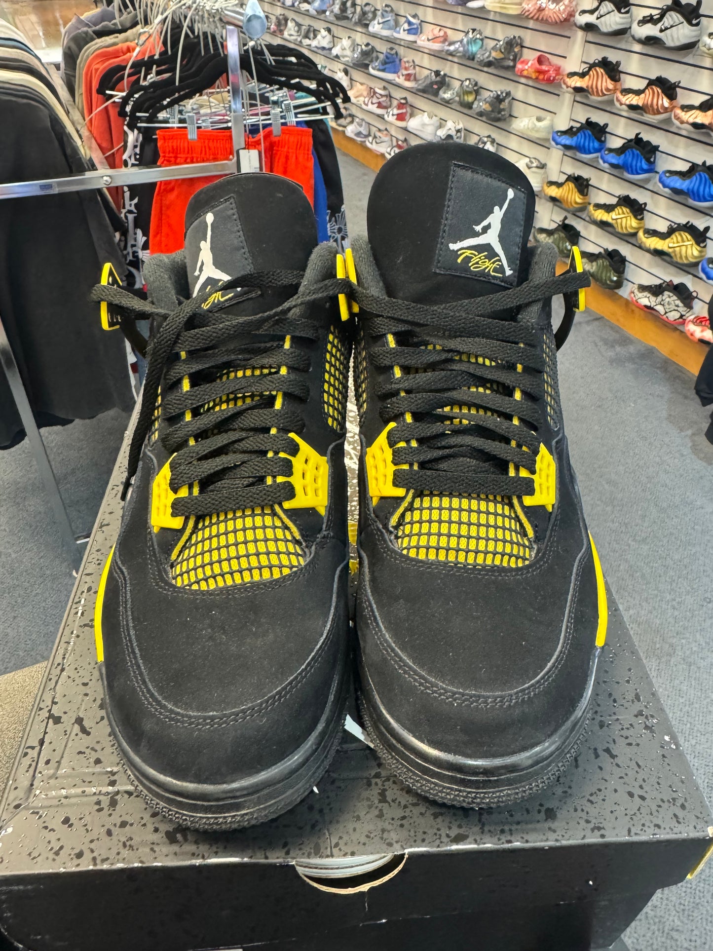 *USED* Jordan 4 Retro Thunder (2023)