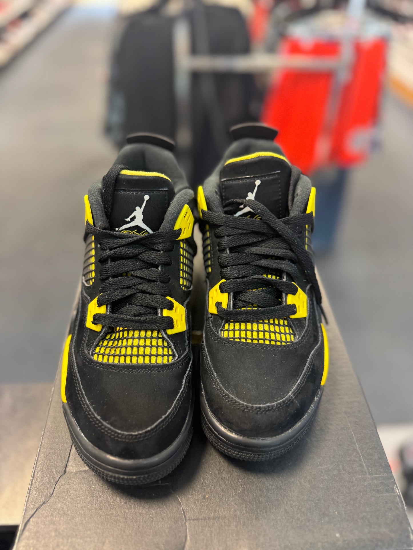 *USED*  Jordan 4 Retro Thunder (2023) (GS)