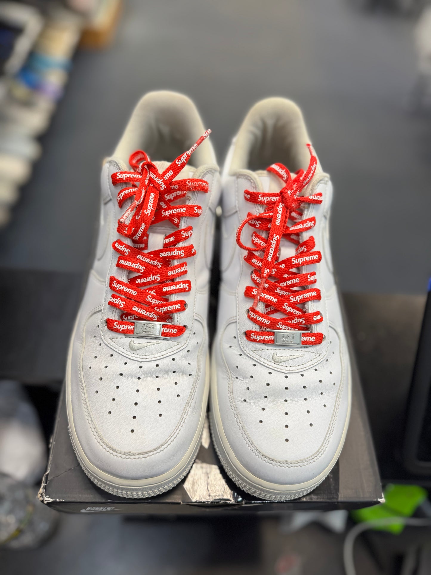 *USED* Nike Air Force 1 Low Supreme White (DEAL)