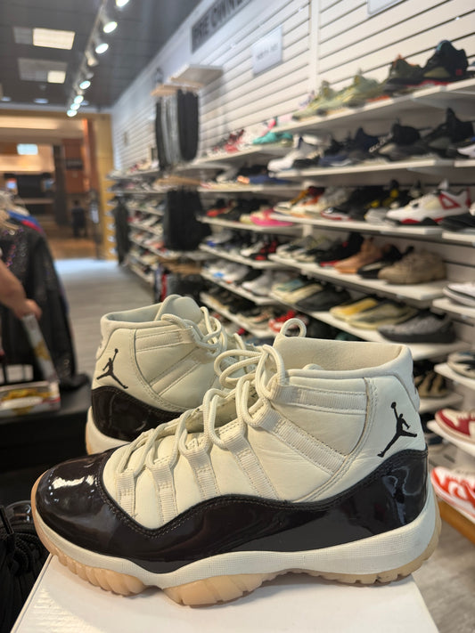 *USED* Jordan 11 Retro Neapolitan (Women's)