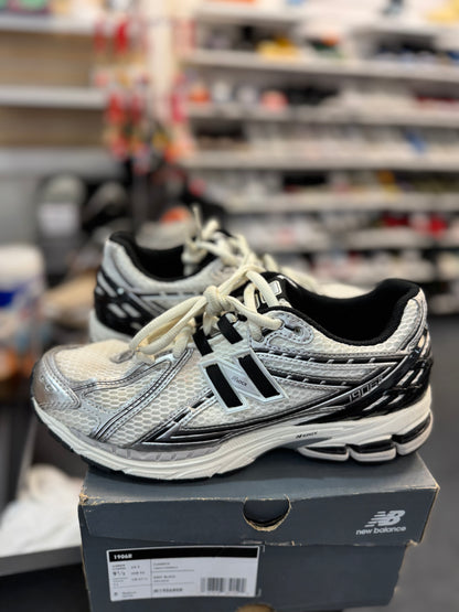 *USED* New Balance 1906R Silver Black