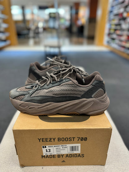 *USED* adidas Yeezy Boost 700 V2 Mauve