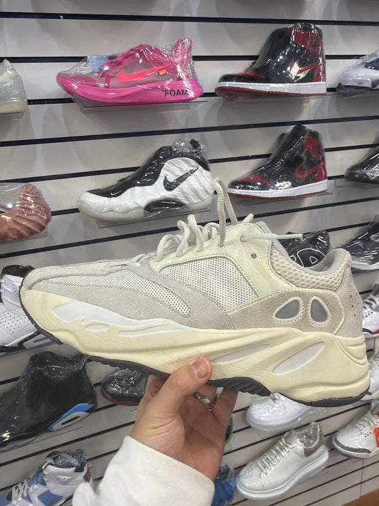 *USED* adidas Yeezy Boost 700 Analog