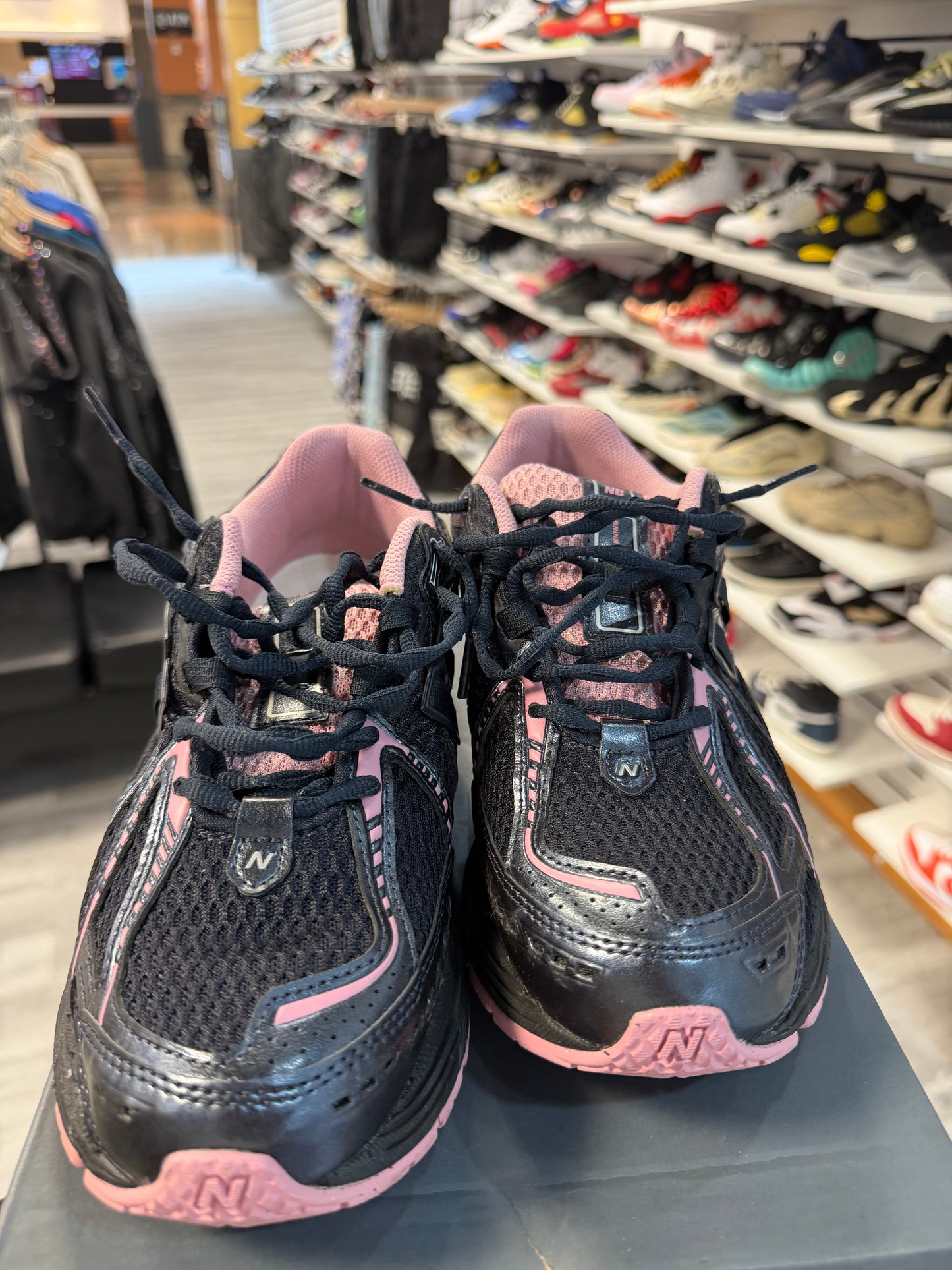 *USED*New Balance Pink Black