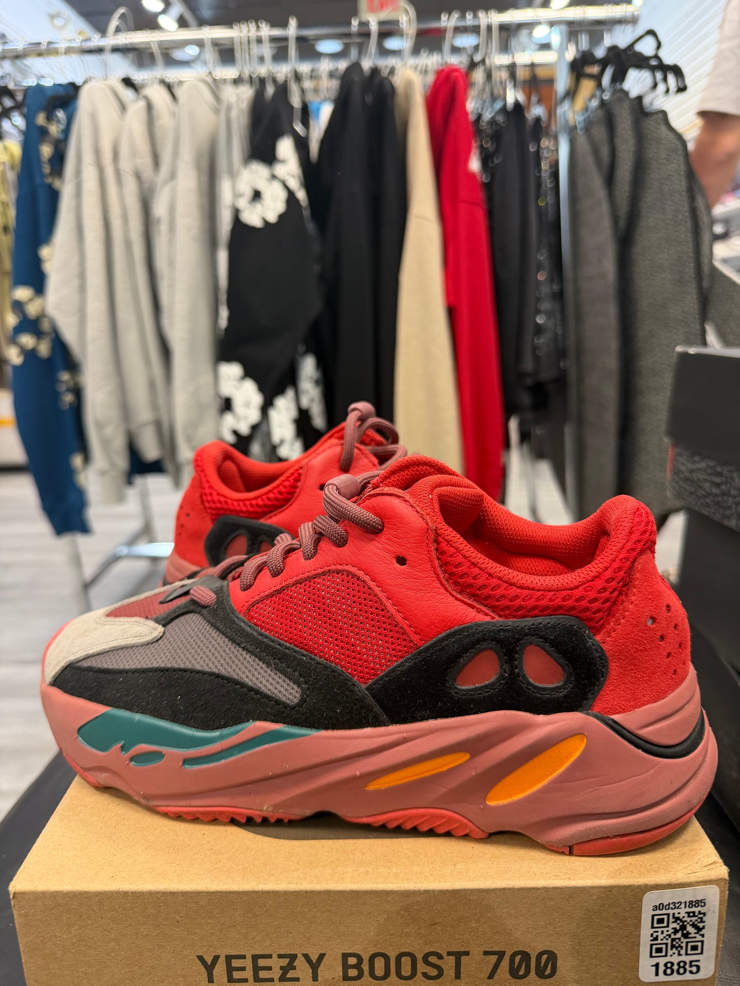 *USED*  adidas Yeezy Boost 700 Hi-Res Red