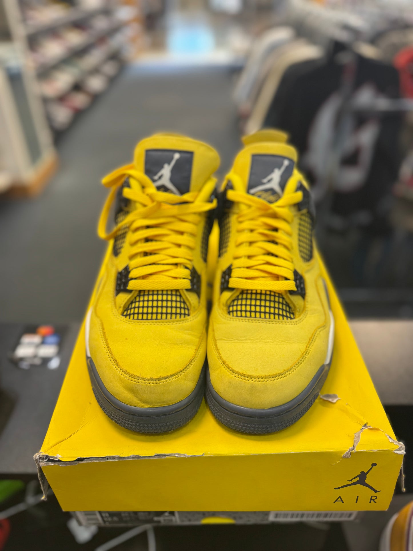 *USED* Jordan 4 Retro Lightning (2021)