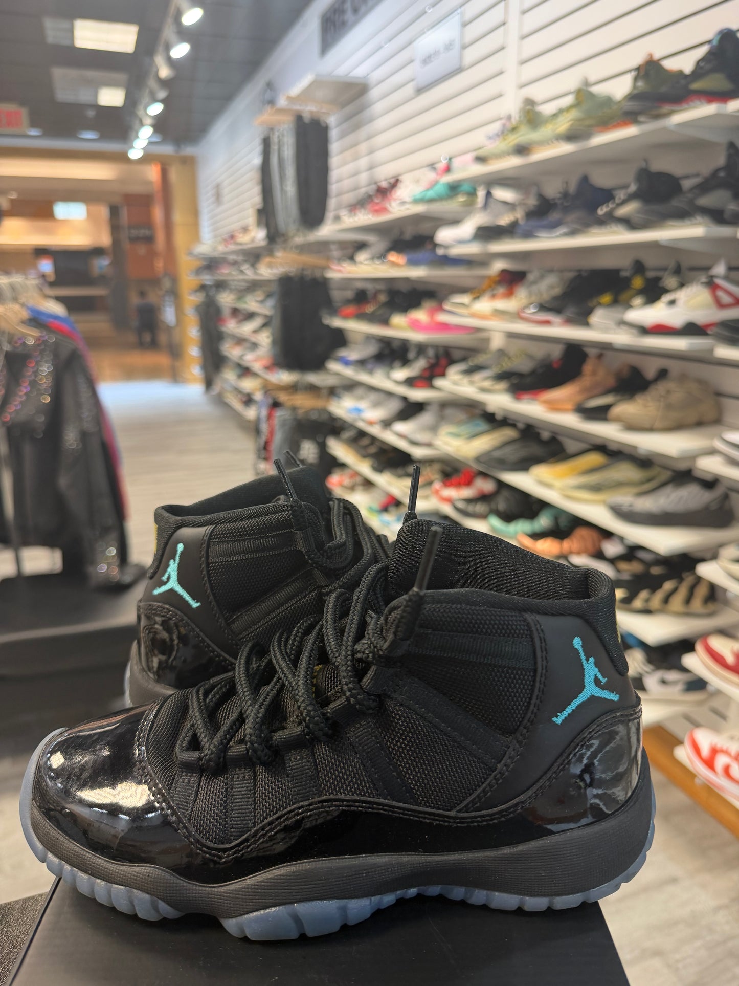 *USED* Jordan 11 Retro Gamma Blue (2025) (GS)