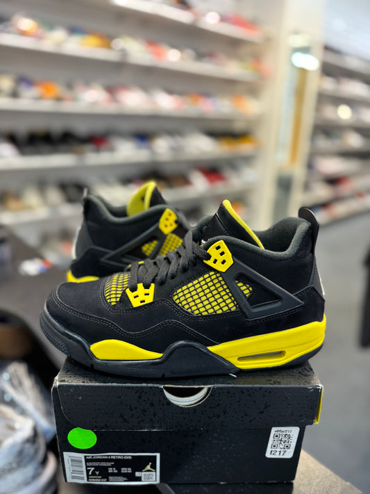 *USED* Jordan 4 Retro Thunder (2023) (GS)