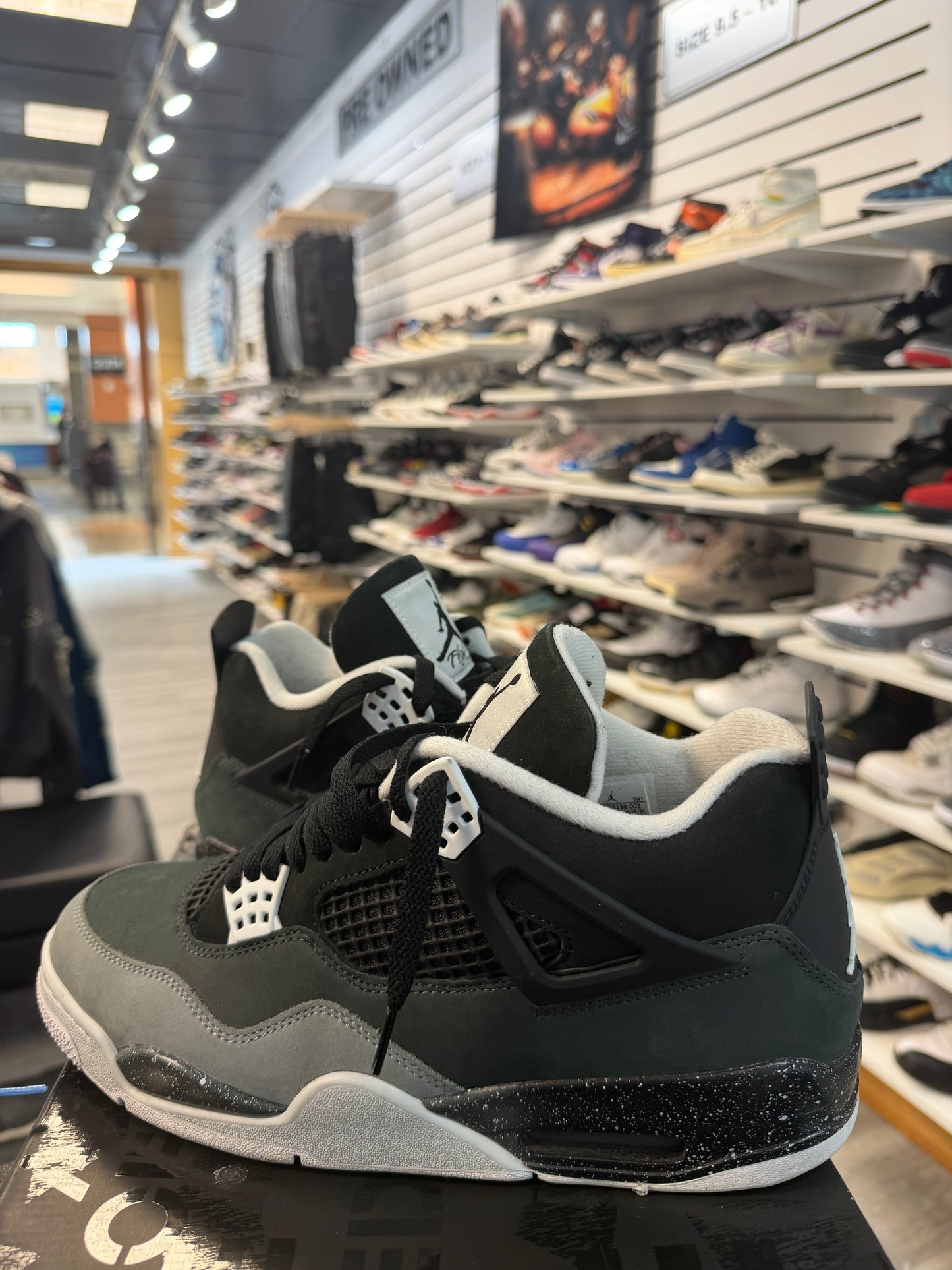 *USED*  Jordan 4 Retro Fear (2024)
