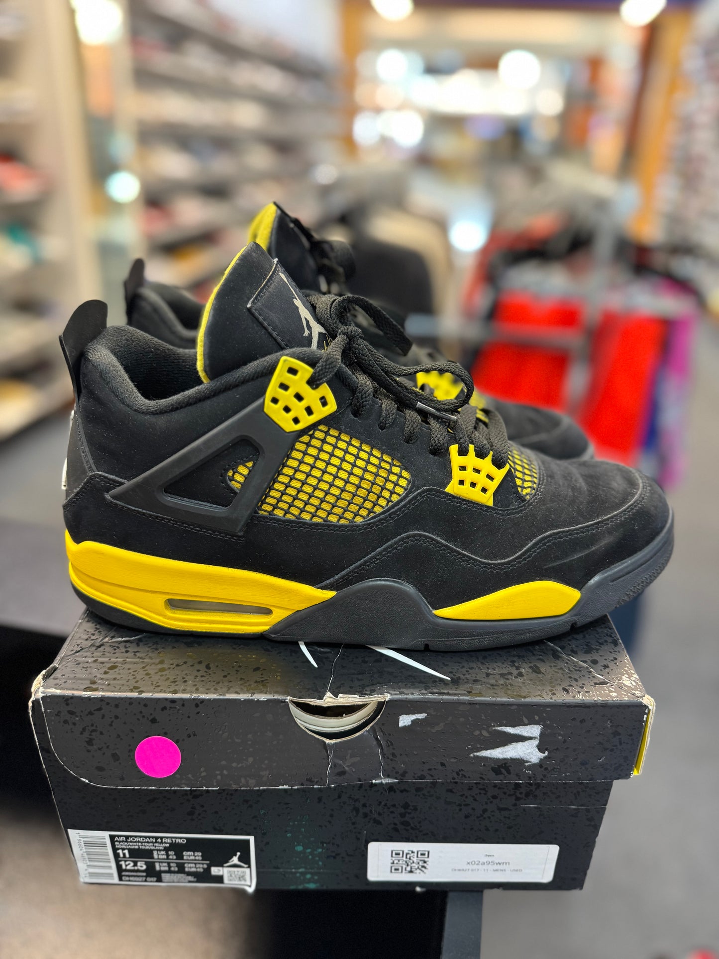 *USED* Jordan 4 Retro Thunder (2023)