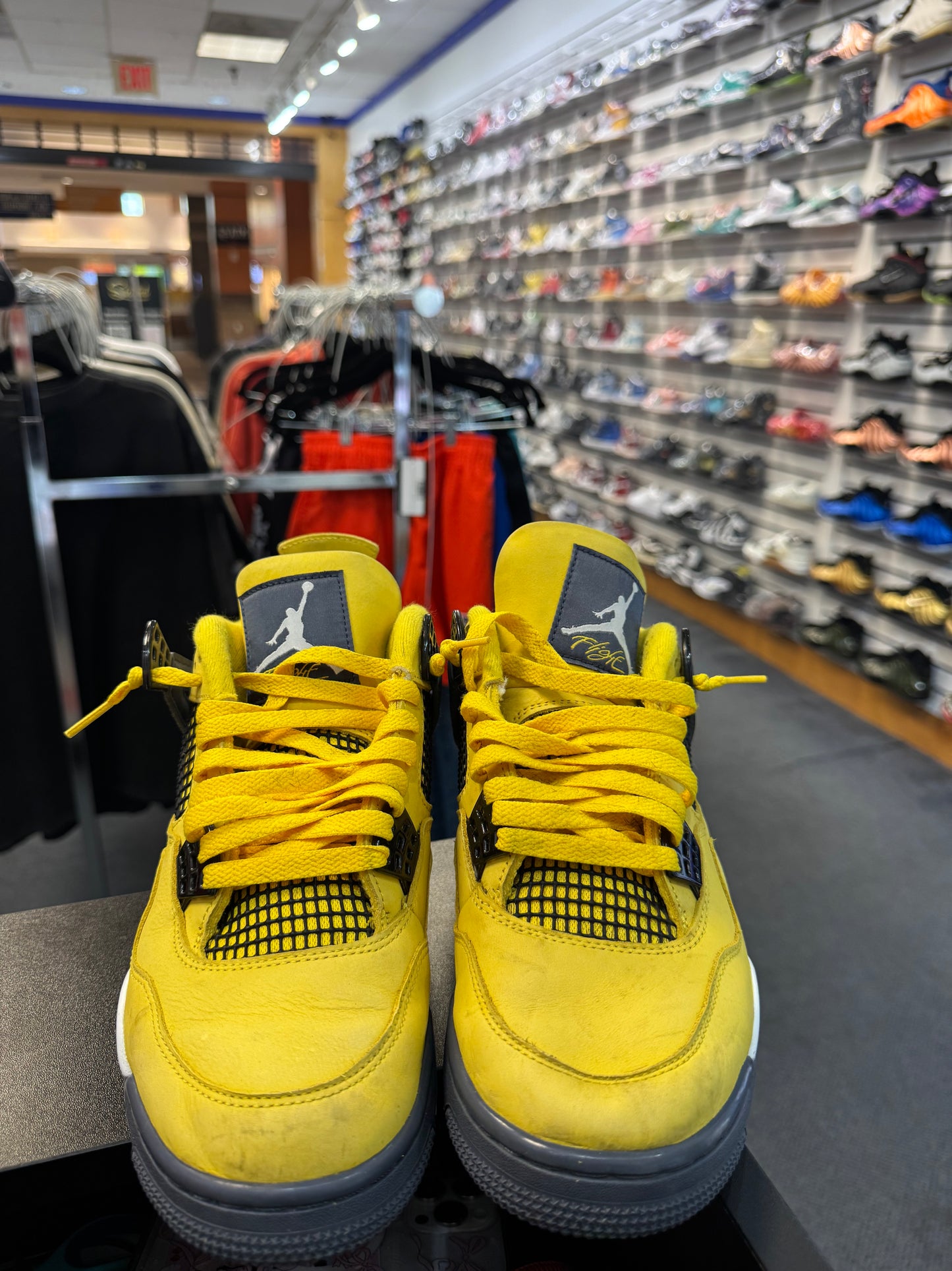 *USED*  Jordan 4 Retro Lightning (2021)