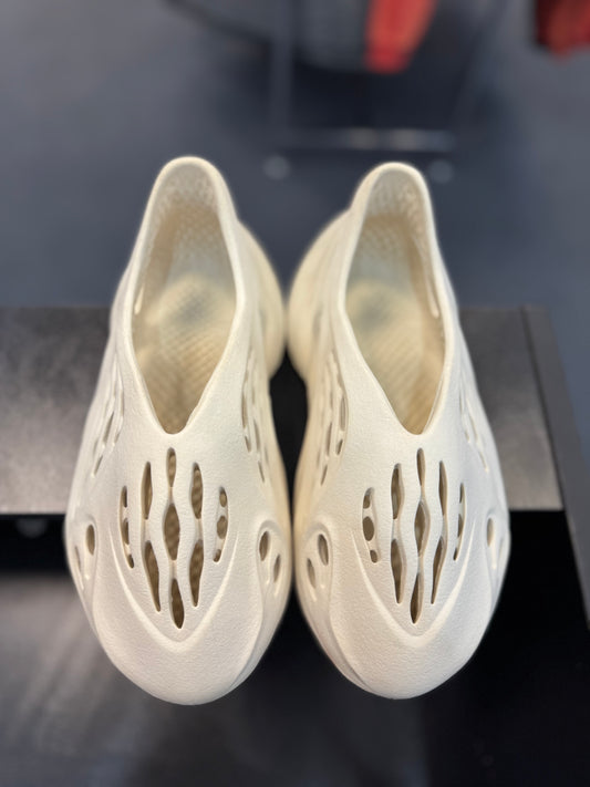 *USED* adidas Yeezy Foam RNNR Sand