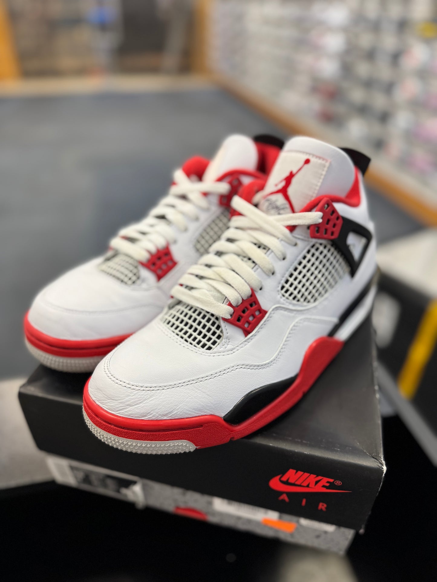 *USED* Jordan 4 Retro Fire Red