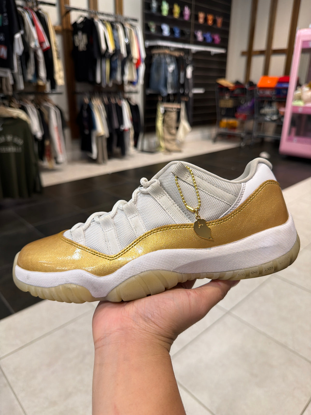 Jordan 11 Retro Low Mother’s Day