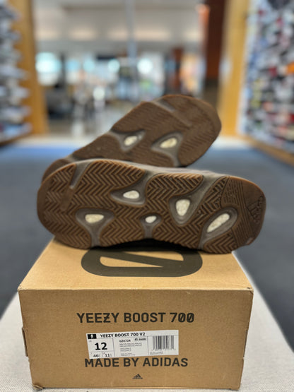 *USED* adidas Yeezy Boost 700 V2 Mauve