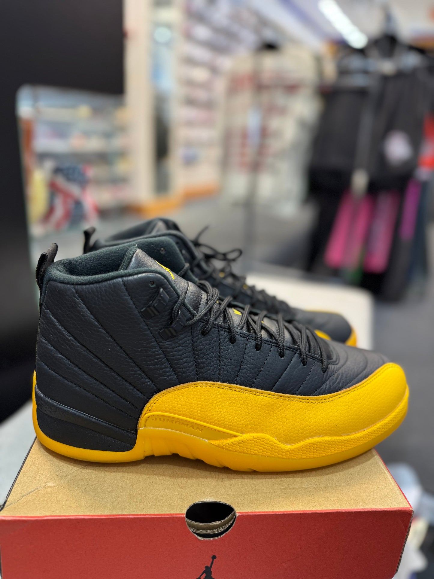 *USED* Jordan 12 Retro Black University Gold