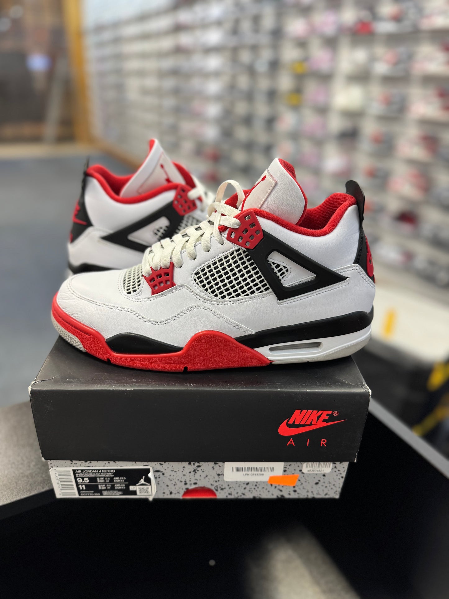 *USED* Jordan 4 Retro Fire Red