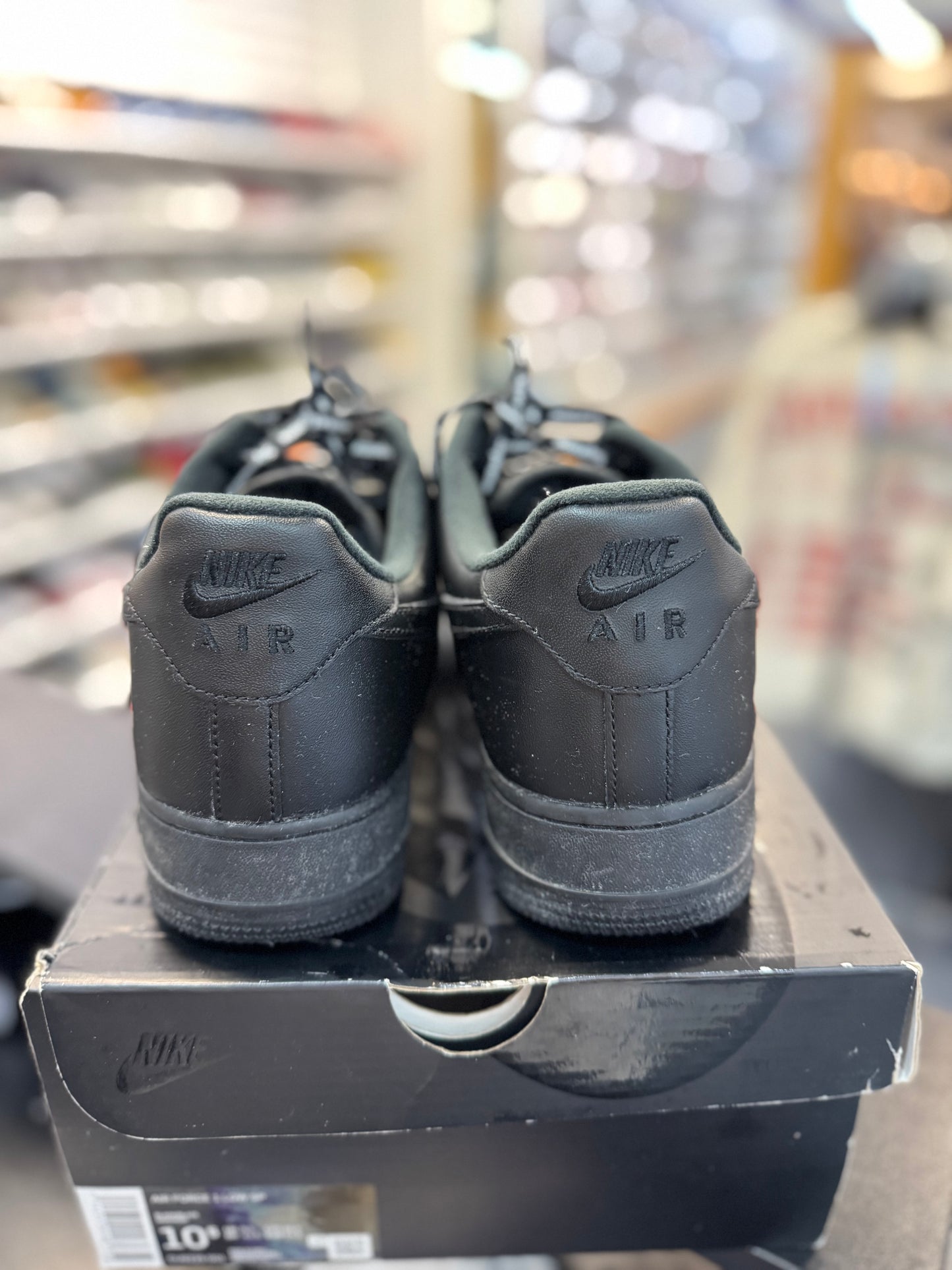 *USED* Nike Air Force 1 Low Supreme Black