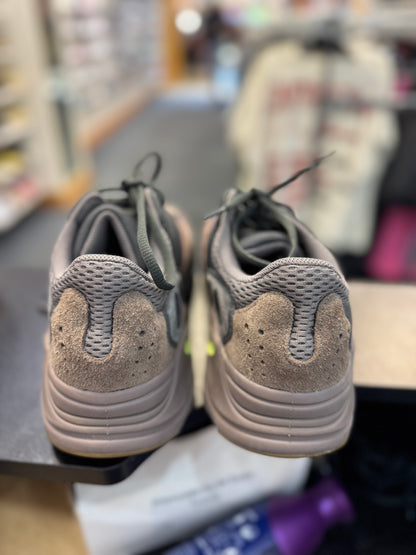 *USED* adidas Yeezy Boost 700 Mauve