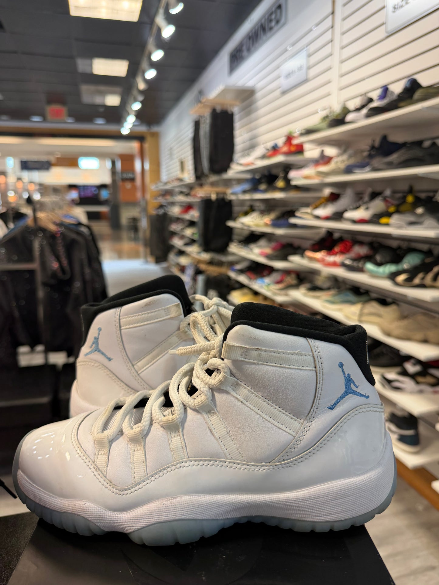 *USED* Jordan 11 Retro Legend Blue (2024) (GS)