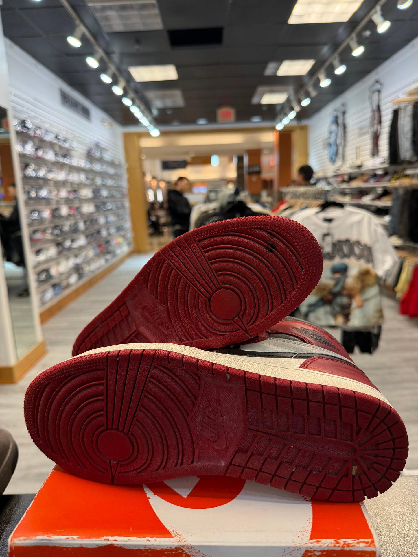 *USED* Jordan 1 Retro High OG Chicago Lost and Found