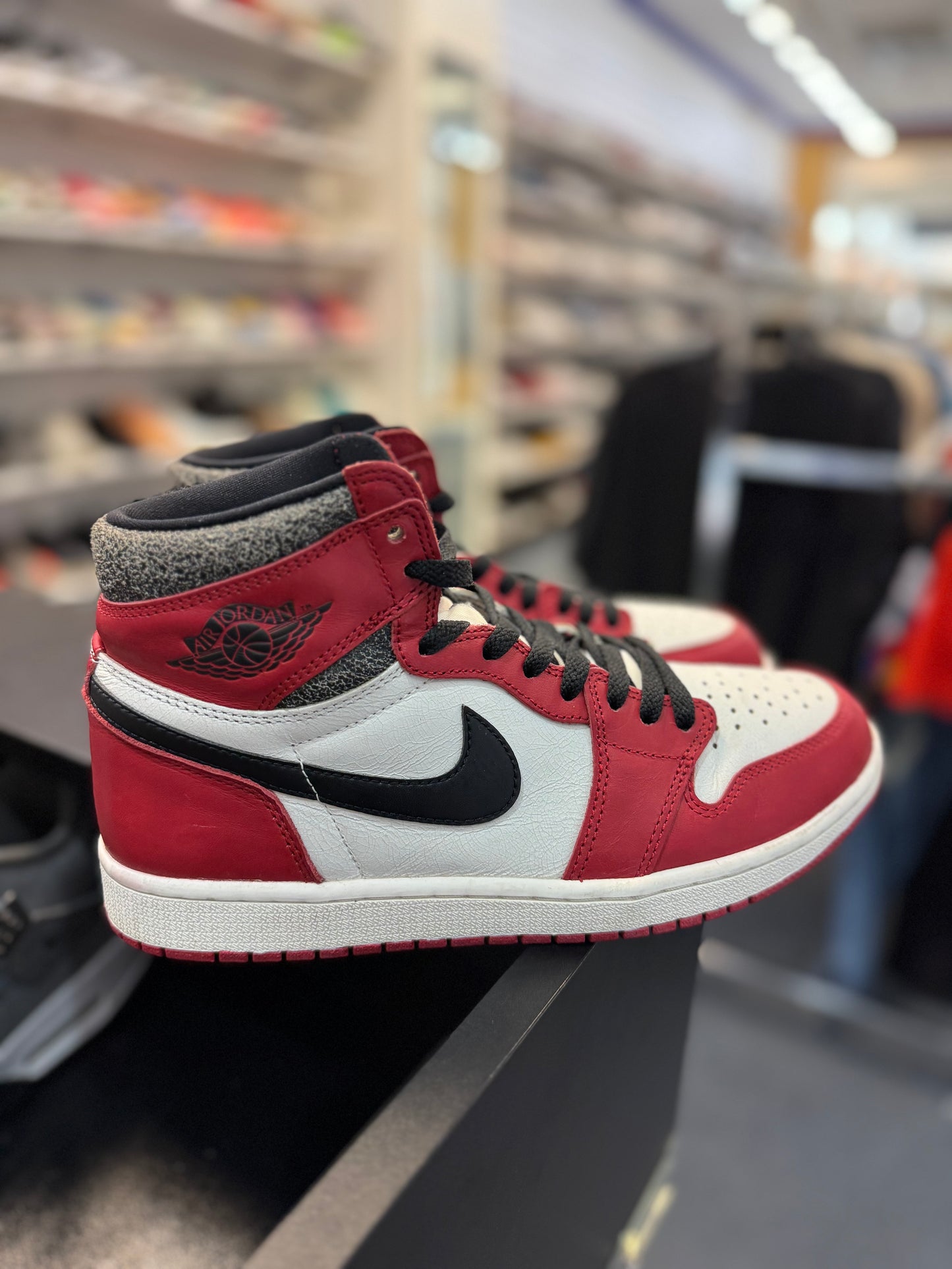 *USED* Jordan 1 Retro High OG Chicago Lost and Found
