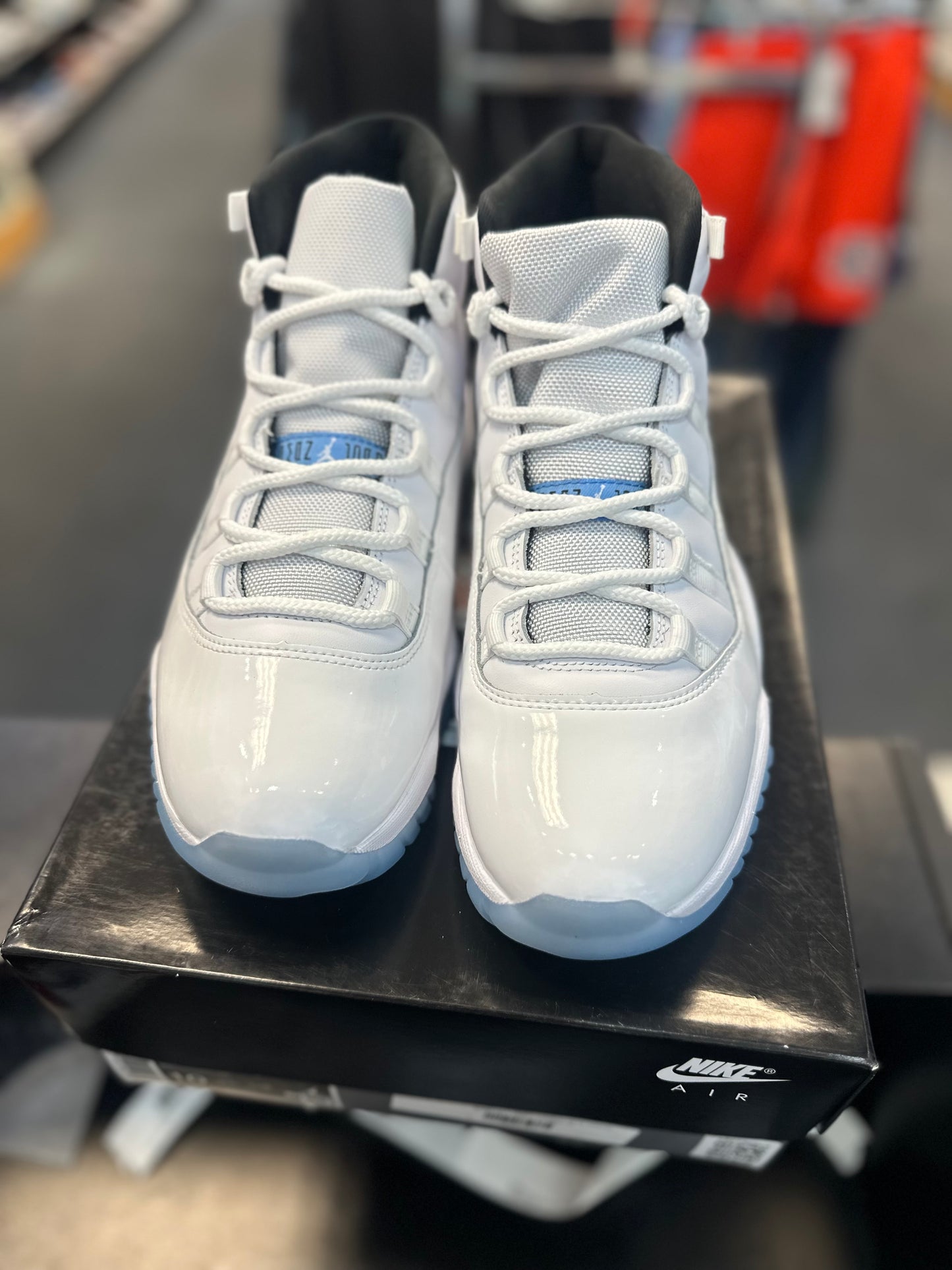 *USED* Jordan 11 Retro Legend Blue (2024)