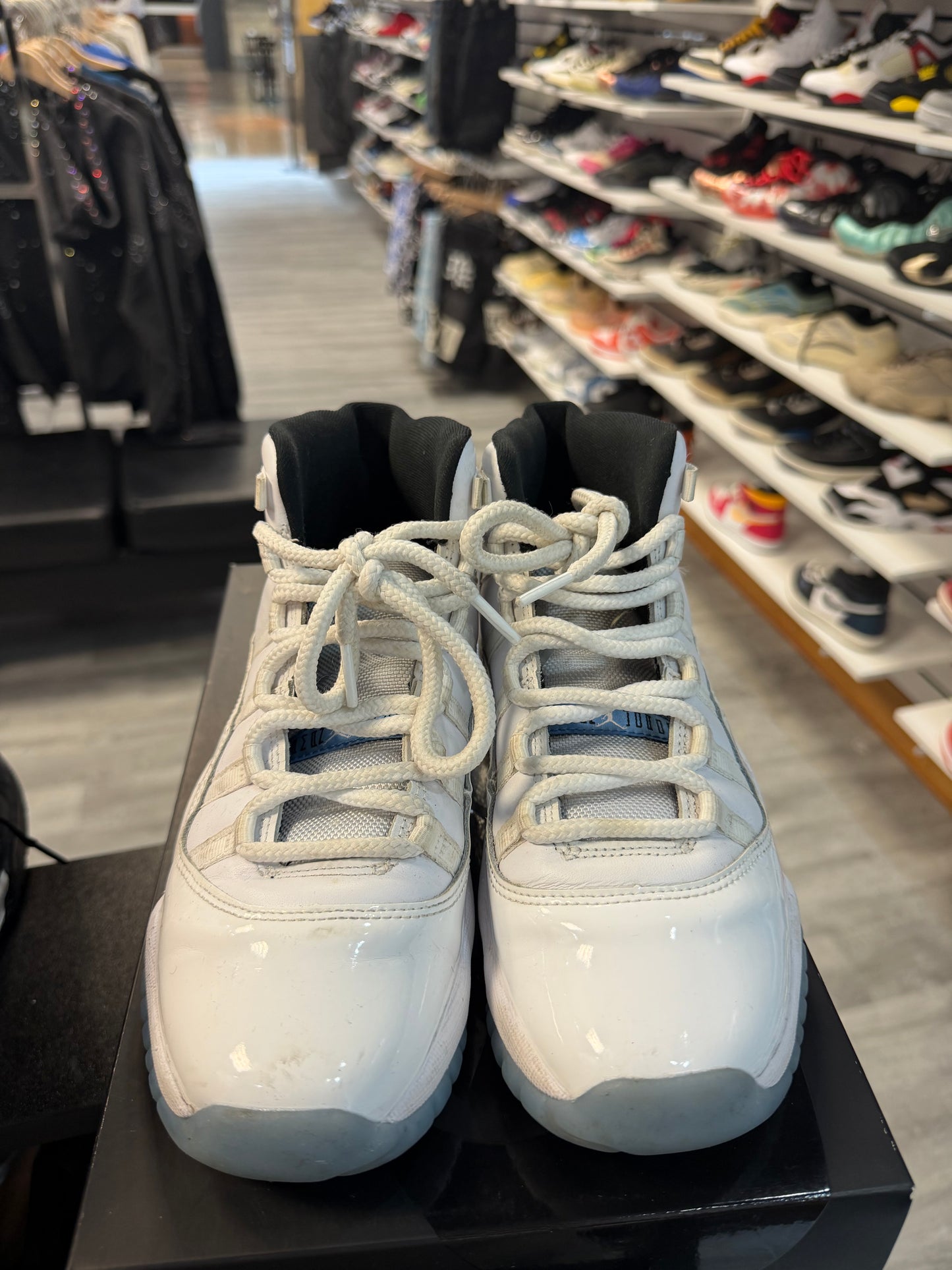 *USED* Jordan 11 Retro Legend Blue (2024) (GS)