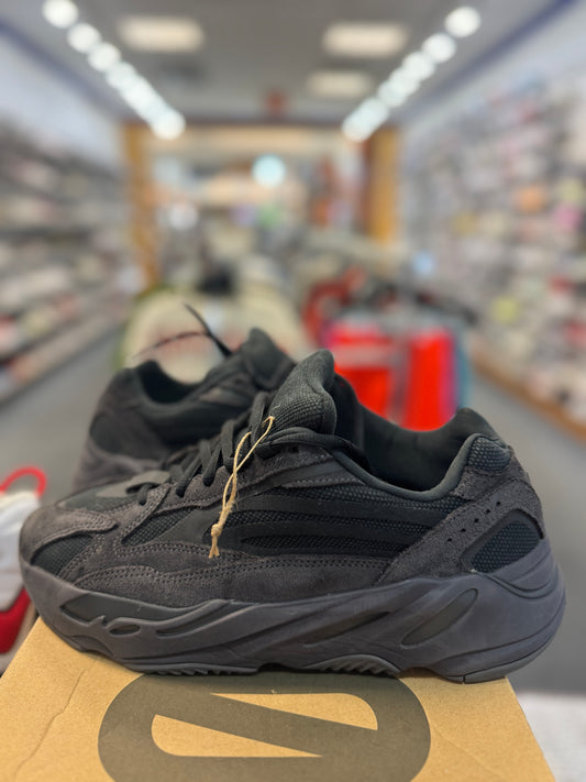 *USED* Yeezy 700 Vanta