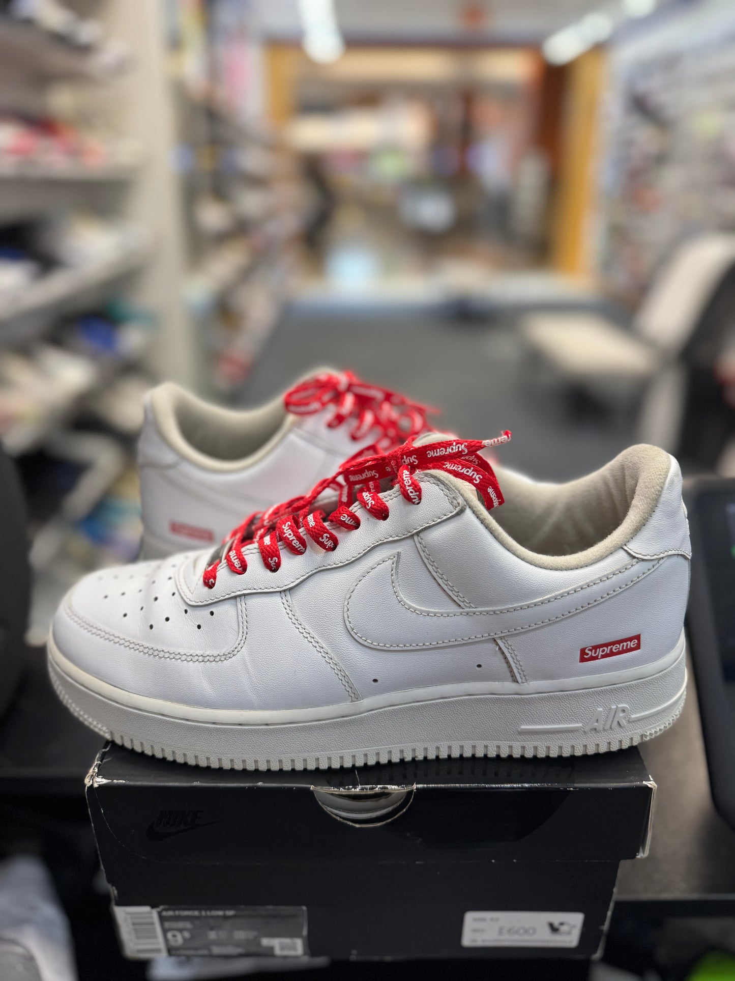 *USED* Nike Air Force 1 Low Supreme White (DEAL)