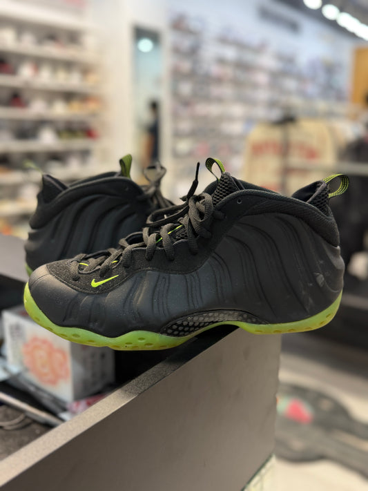 *USED* Nike Air Foamposite One Black Volt