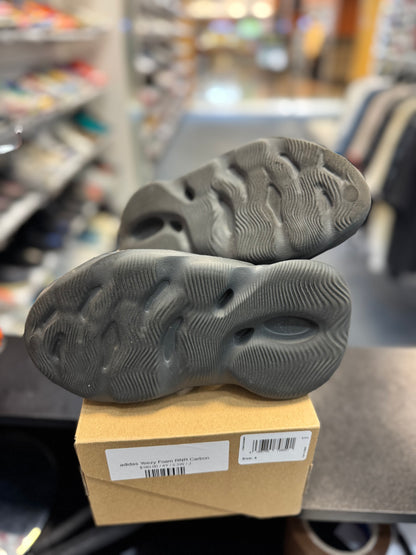 *USED* adidas Yeezy Foam RNR Carbon
