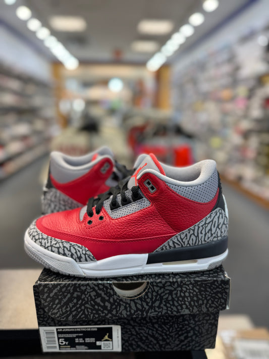 *USED* Jordan 3 Retro SE Fire Red (GS)