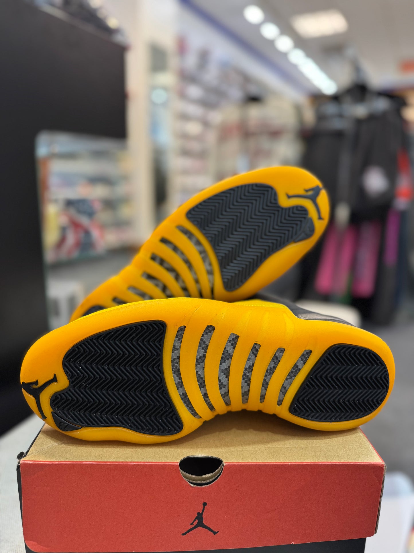 *USED* Jordan 12 Retro Black University Gold