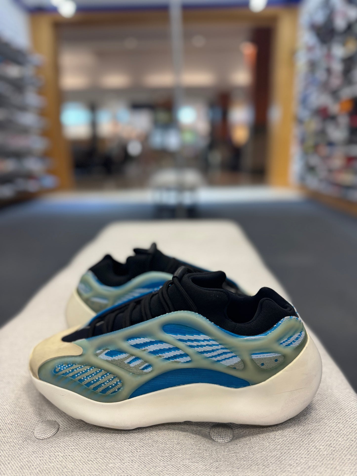 *USED* adidas Yeezy 700 V3 Arzareth