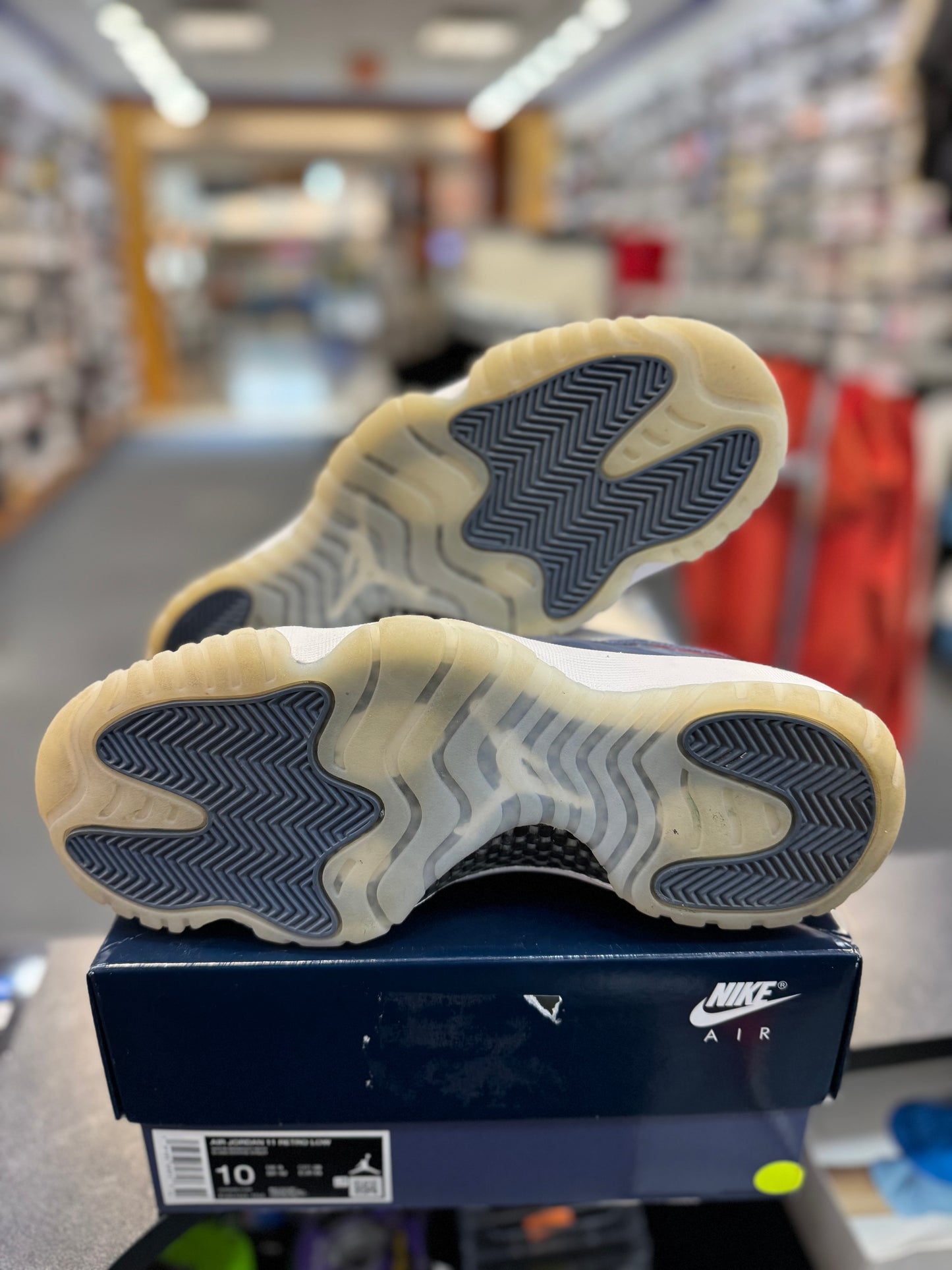 *USED* Jordan 11 Retro Low Diffused Blue