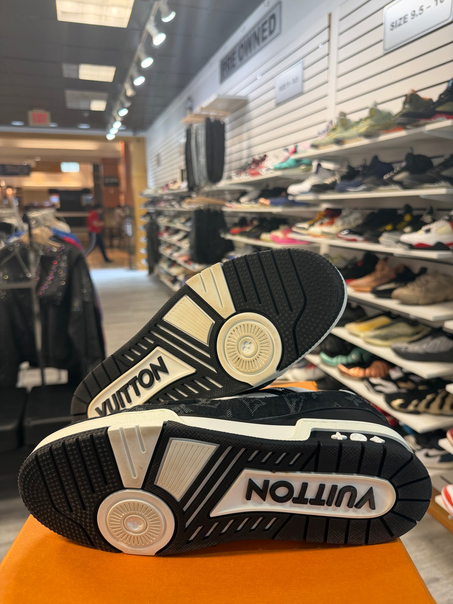 *USED* Louis Vuitton LV Trainer White Black