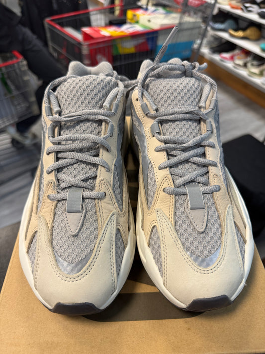 *USED*  adidas Yeezy Boost 700 V2 Cream