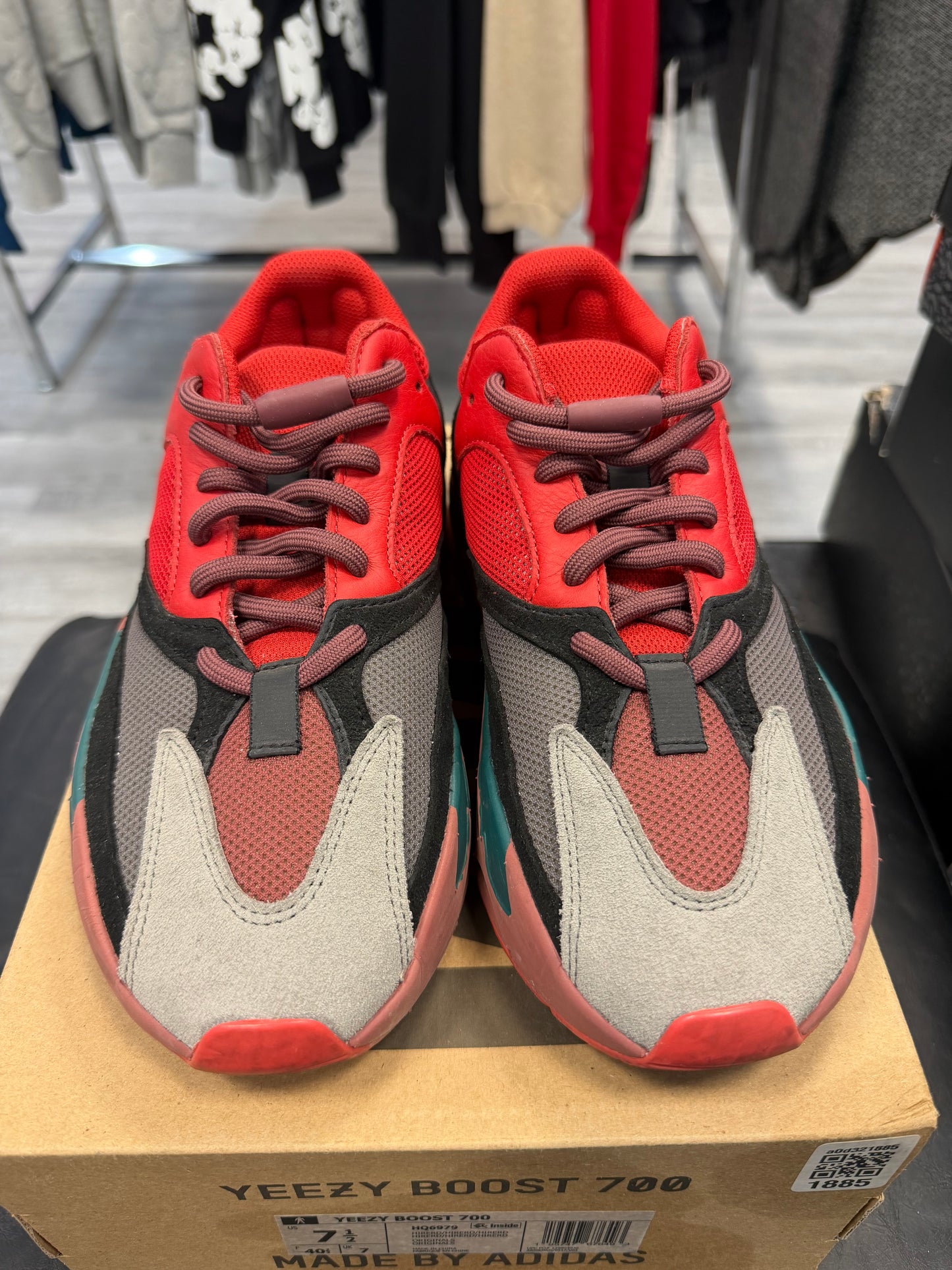 *USED*  adidas Yeezy Boost 700 Hi-Res Red