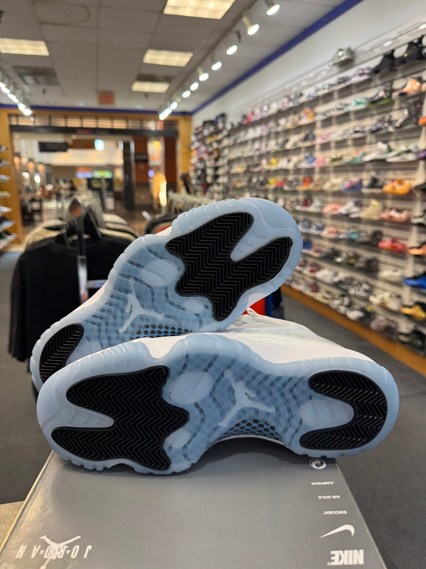 *USED* Jordan 11 Retro Legend Blue (2024)