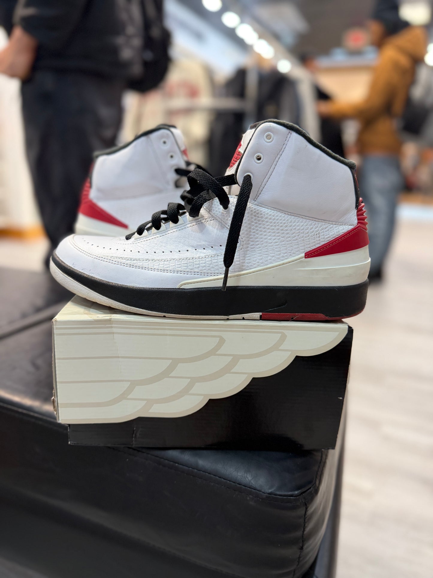 *USED* Jordan 2 Retro OG Chicago (2022)