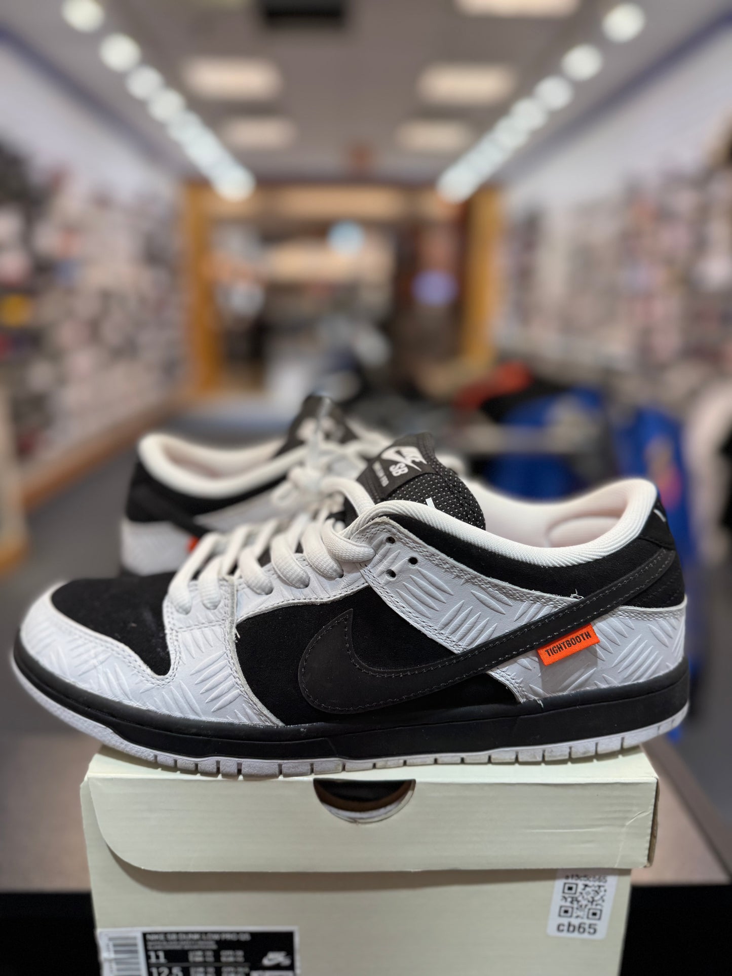*USED* Nike SB Dunk Low Tightbooth