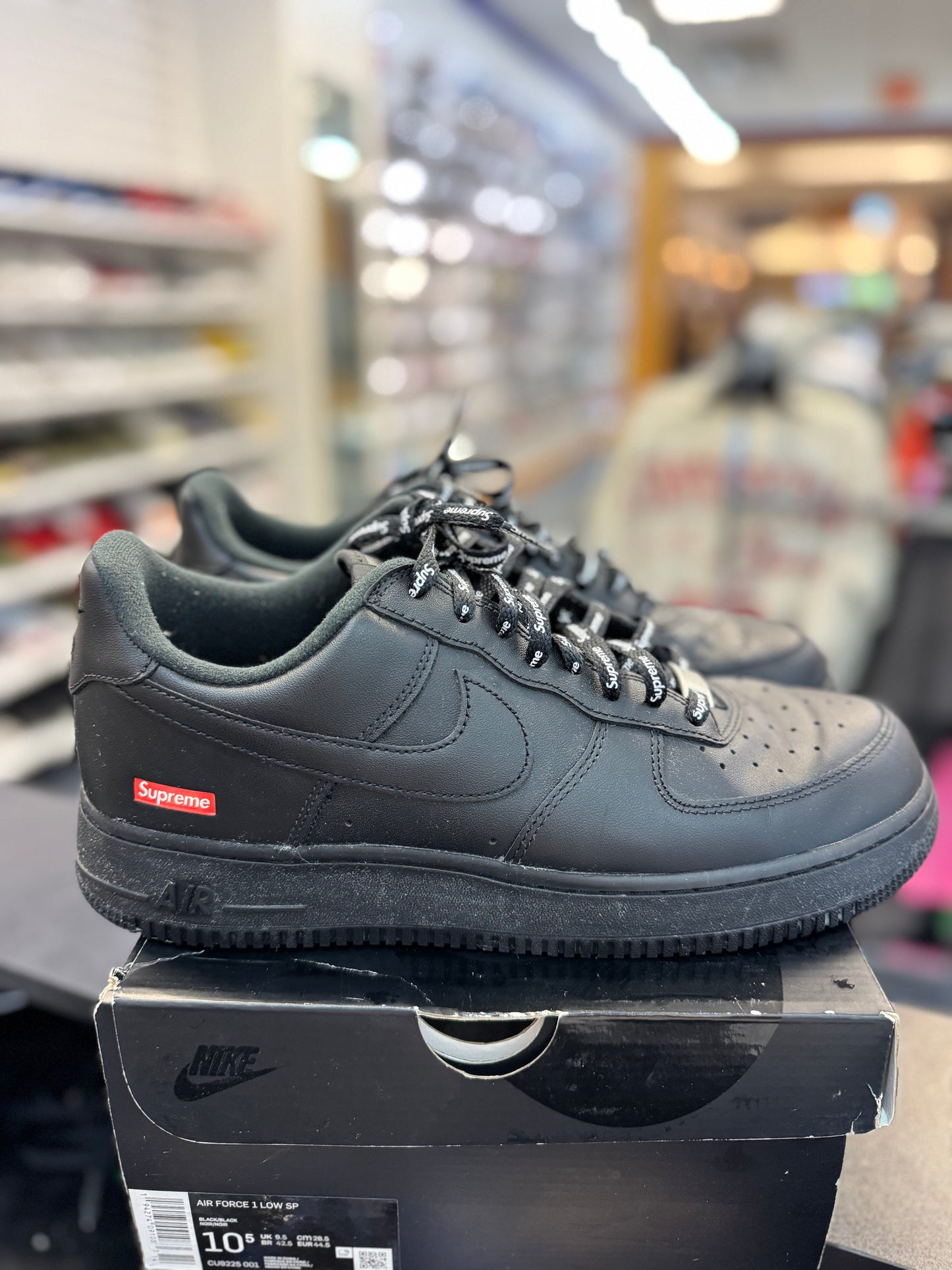 *USED* Nike Air Force 1 Low Supreme Black