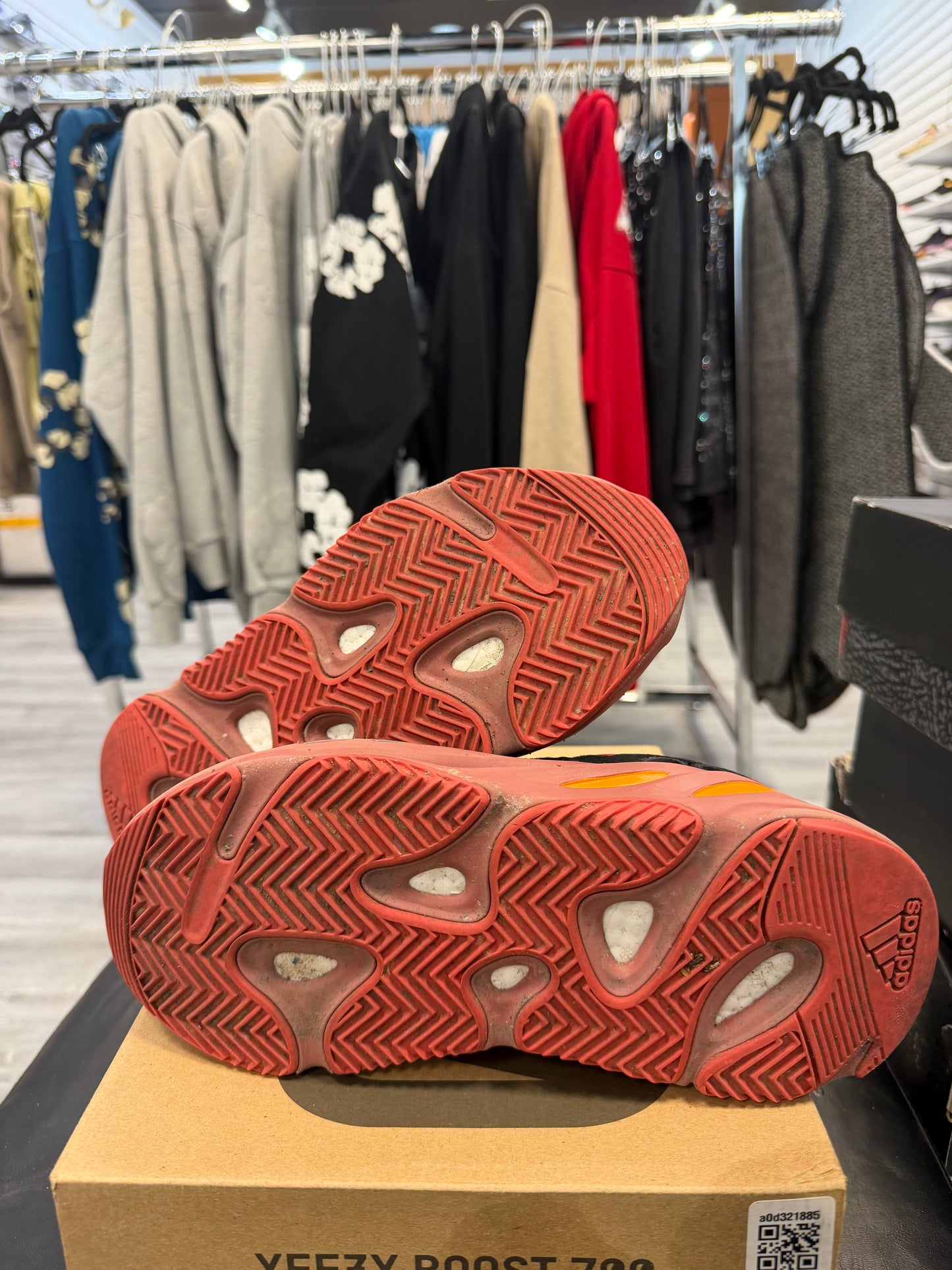 *USED*  adidas Yeezy Boost 700 Hi-Res Red