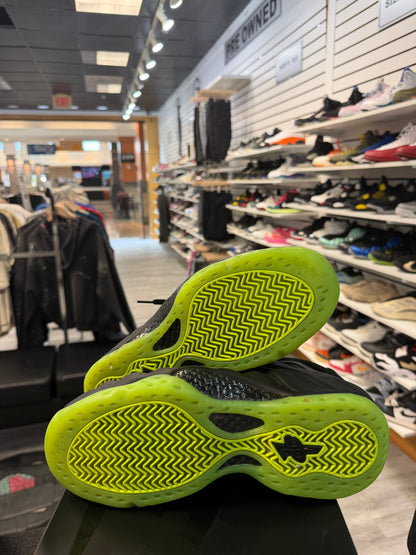 *USED* Nike Air Foamposite One Black Volt