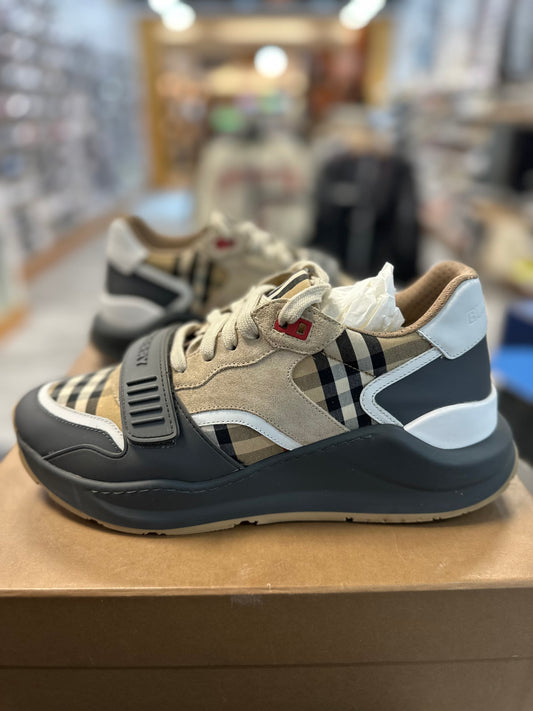 " USED "  Burberry Runner Sneaker
